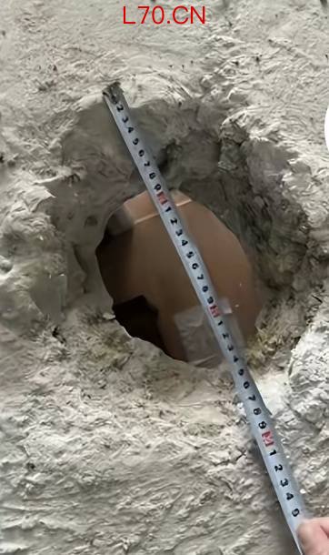 “3·15”调查｜万科业主爆料楼板有洞直通楼下 要求万科换房、回购遭拒