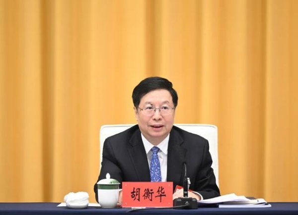 知情人：胡衡华与易炼红不睦，4名近亲属被带走