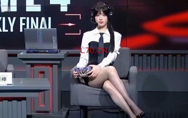 《永劫无间》女解说被批穿衣暴露 更换造型让人难蹦