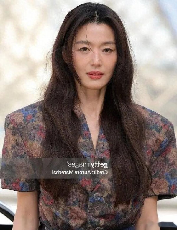 女神全智贤也伴有岁月痕迹变老了, 状态憔悴, 和巅峰时期大不一样
