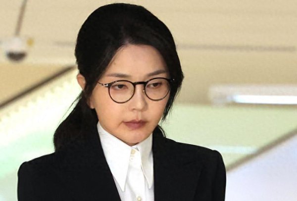 韩国前总统夫人金建希股价操纵案二审主审法官, 今日凌晨死于法院