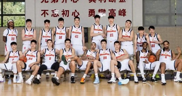 广东兵发北京! 杜锋意气风发 徐杰很疲劳 崔永熙低调 胡明轩很淡定